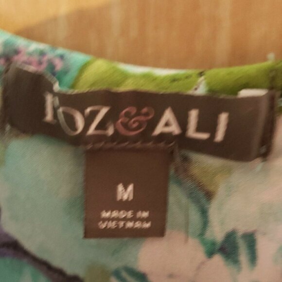 Roz & Ali Tropical Floral Sleeveless Flowy Blouse - Picture 5 of 7